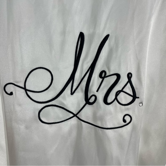 LINEA DONATELLA | Mrs. Robe Bridal Black and White Embroidered Faux Satin Robe - Picture 5 of 8